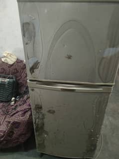 Dawlance fridge.      Urgent sale (BOHAT He SASTI)