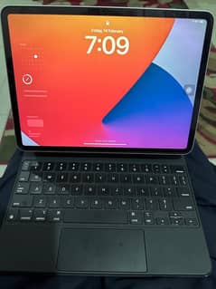 Apple IPad 11 Pro 1TB with Magic Keyboard