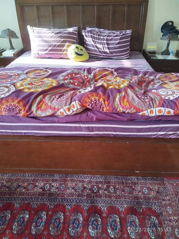 King size bedset complete with side tables dressing table 5