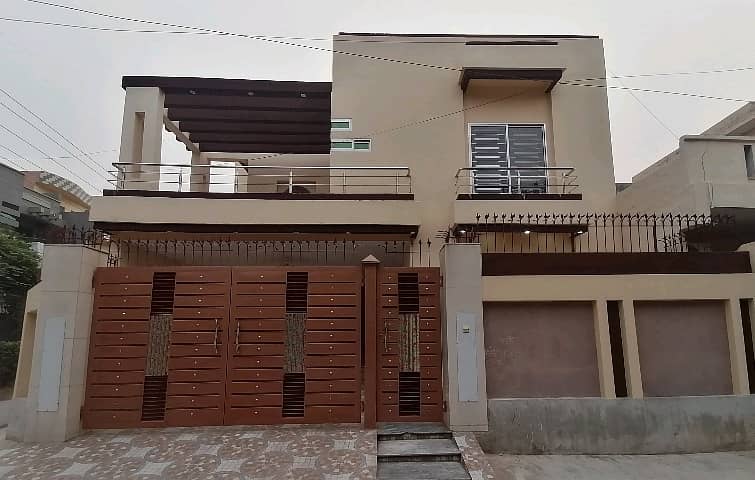 Beautifully Constructed Corner House Is Available For sale In Sabzazar Scheme 1