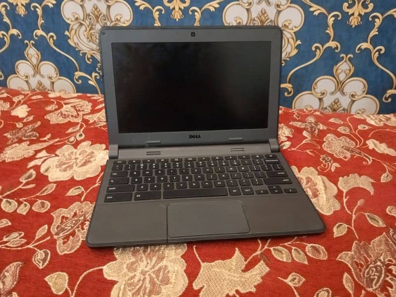 black laptop with charger used good culality dell company 2gb ram 6