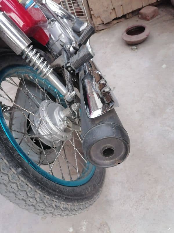 Honda 125 Silencer. 4