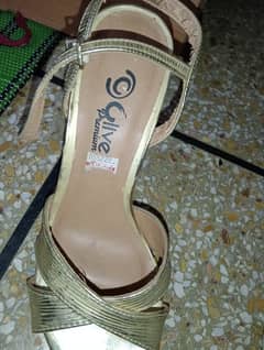 Height Heel golden color