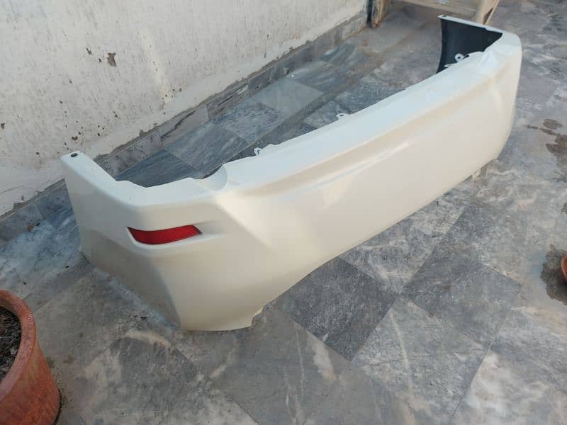 Toyota Gli white 2018 original Bumpars and mud flaps 1