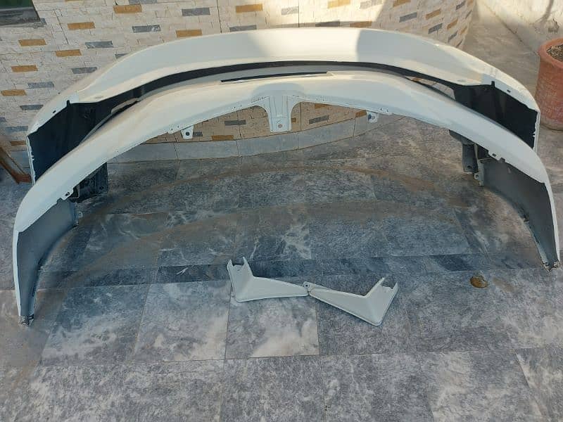 Toyota Gli white 2018 original Bumpars and mud flaps 5