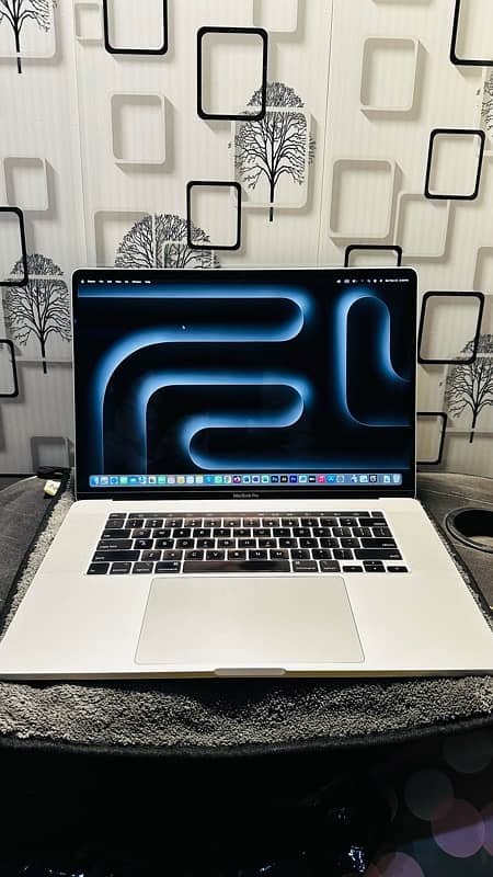 Apple MacBook Pro 16” (2019) – Intel Core i7, 32GB RAM, 512GB SSD, 3