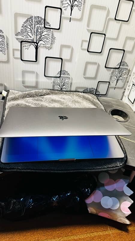 Apple MacBook Pro 16” (2019) – Intel Core i7, 32GB RAM, 512GB SSD, 8