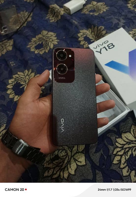 vivo y18 4+4/128 only 1 month use 0