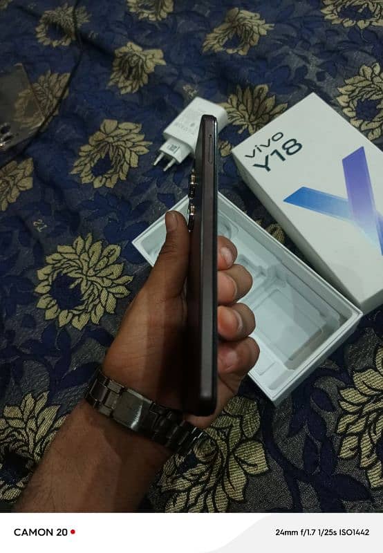 vivo y18 4+4/128 only 1 month use 3