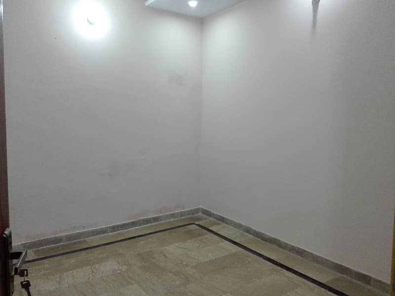 In Sabzazar Scheme Flat Sized 3 Marla For sale 2