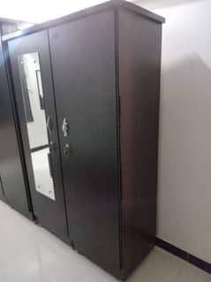 2 door cabinet in good condition