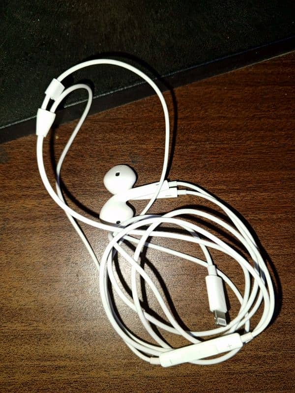 Iphone handsfree original new never used 0