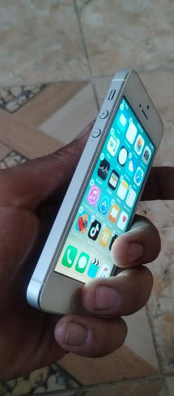 iphone 5 non PTA 16 Gb 1