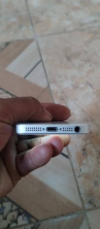 iphone 5 non PTA 16 Gb 2