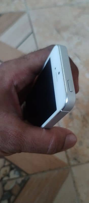 iphone 5 non PTA 16 Gb 5