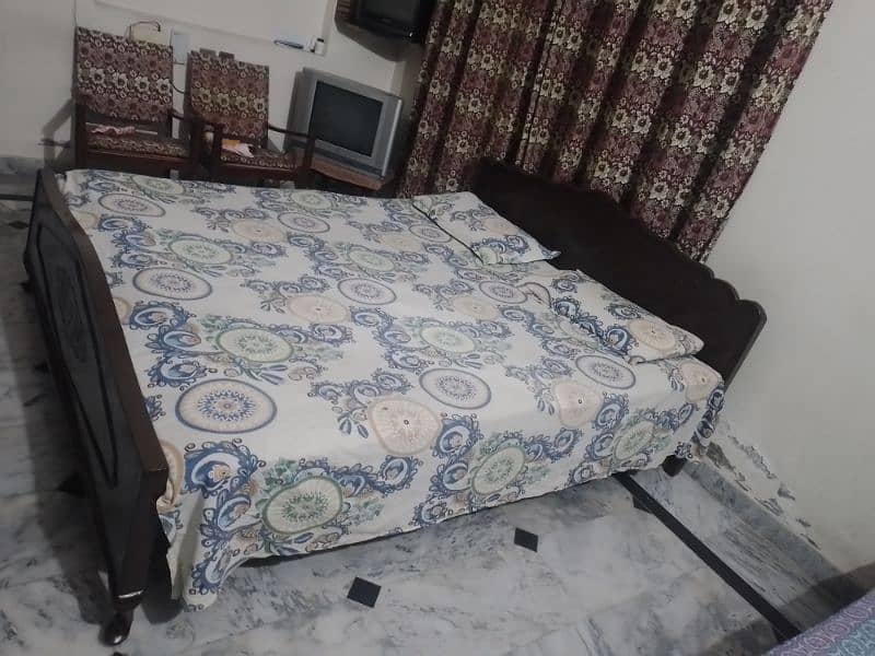 wood bed with matress 3