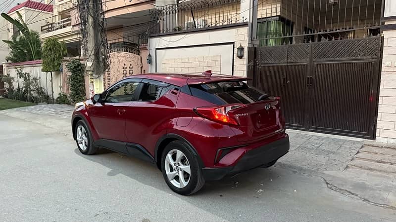 Toyota C-HR 2024 2