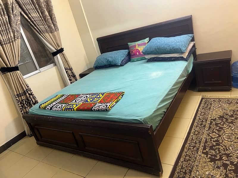 wooden bed set in king size with 2 side drawers 3