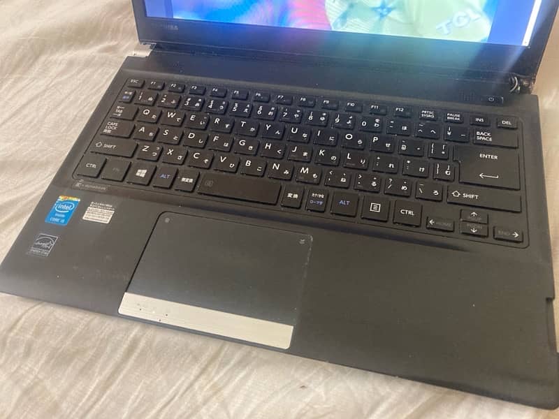 Toshiba Dynabook r734 1