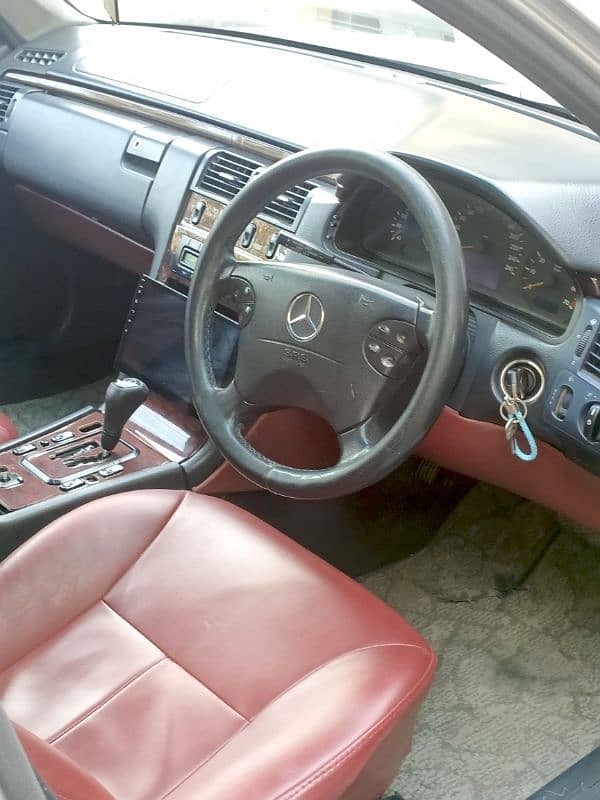 Mercedes E Class 2001 6