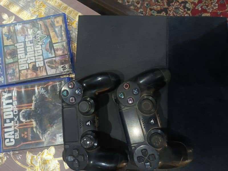 PlayStation 4 with 2 controllers original 10