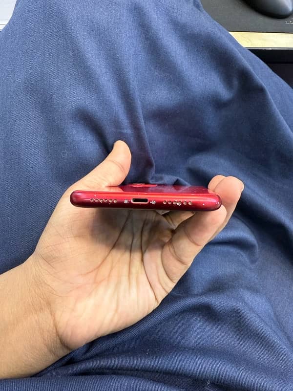 IPhone 11 64 GB 87 BH Red Colour 1