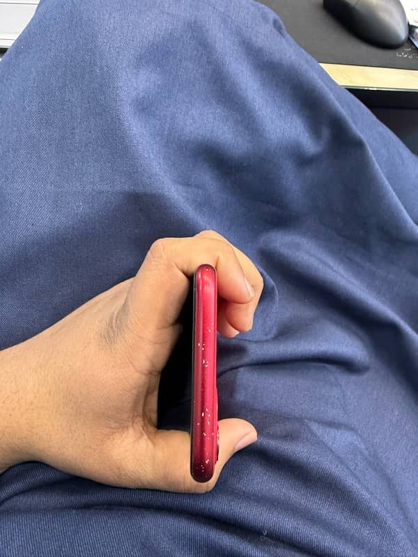 IPhone 11 64 GB 87 BH Red Colour 3