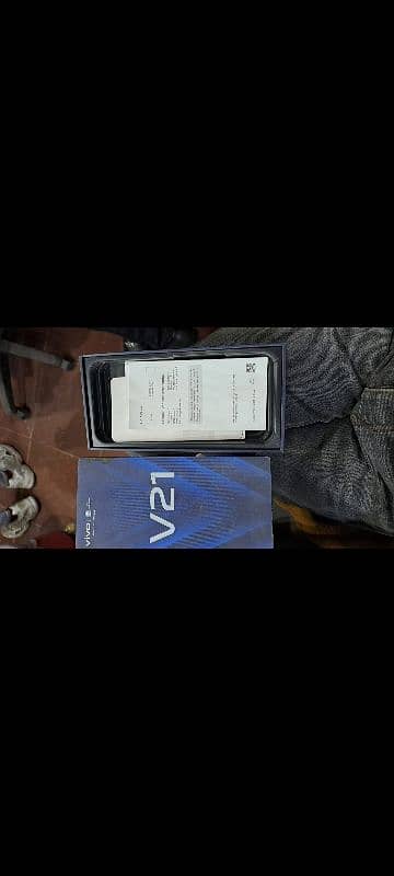 Vivo V21 8/128 with box 6