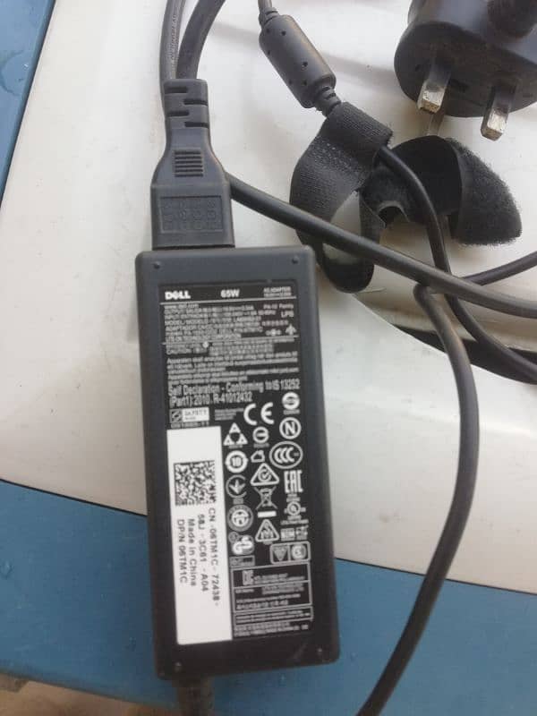 Labtop charger Dell 65W (19.5v 3.34A) Rs 1000 0