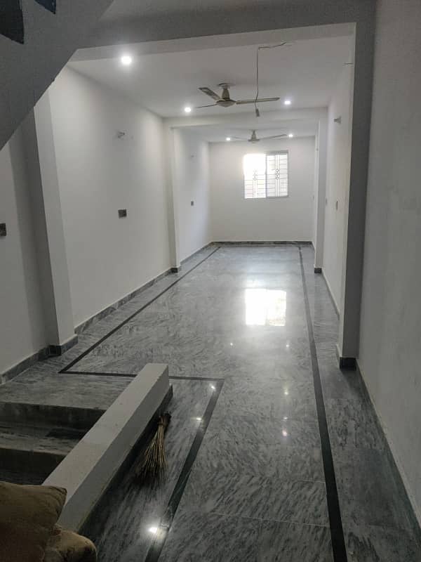 Upper portion of 2.5 Marla available for small family in model town link road 1