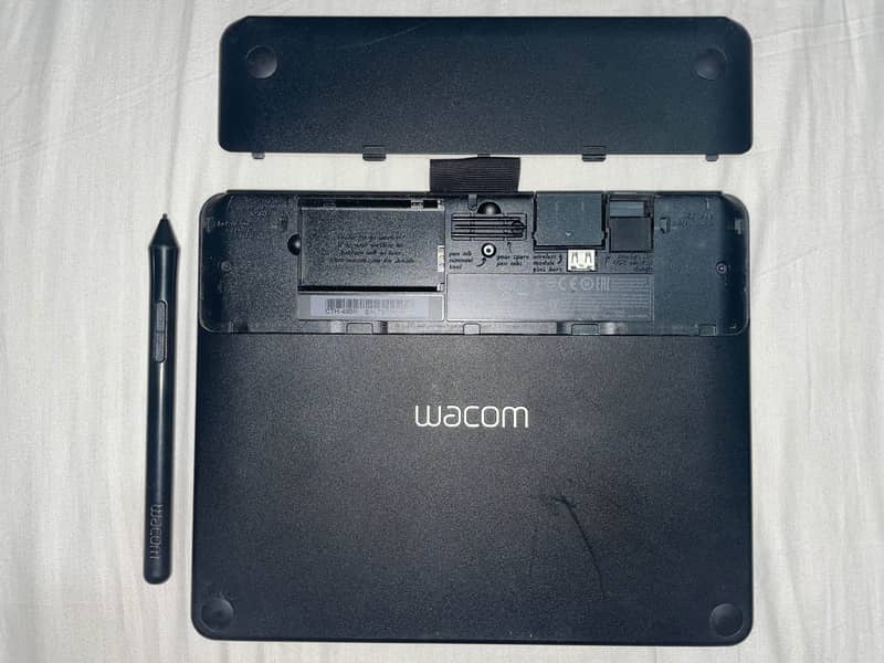 Wacom Intuos Art Pen & Touch Tablet CTH-490/K 2