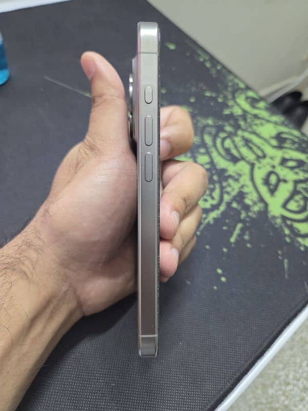 IPhone 15 Pro Non PTA 3