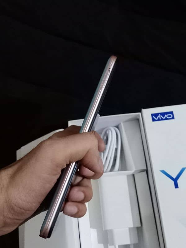 Vivo Y19 128GB & 6GB< Box Charger bi ha Condition bi lush ha 3