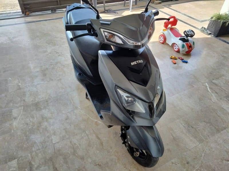 Metro Thrill Scooty 4