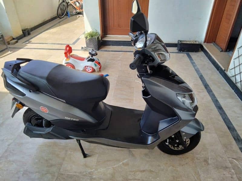 Metro Thrill Scooty 5