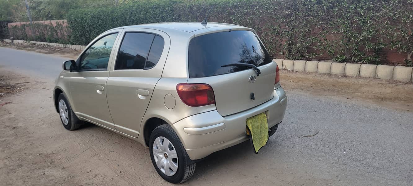 Toyota Vitz 2004 3