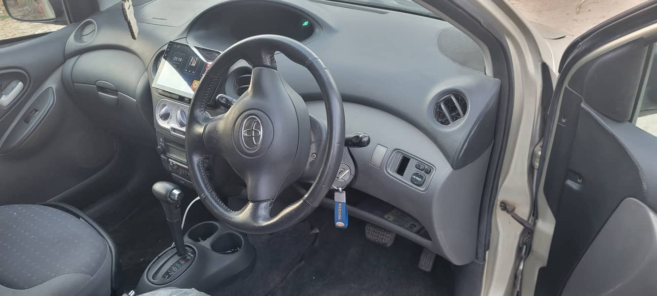 Toyota Vitz 2004 6