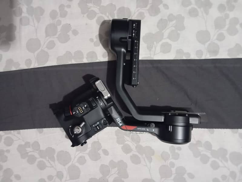 Sony A7 IV with all Accessories 9