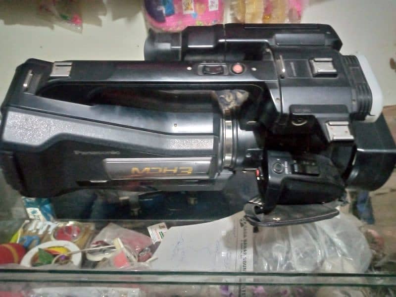 Panasonic HC MDH3 CAMERA 1