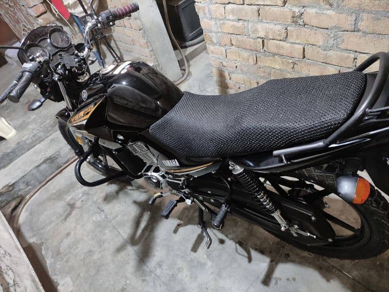 Yamaha YB125Z (2022) – Black | Islamabad Registered | Total Genuine 3