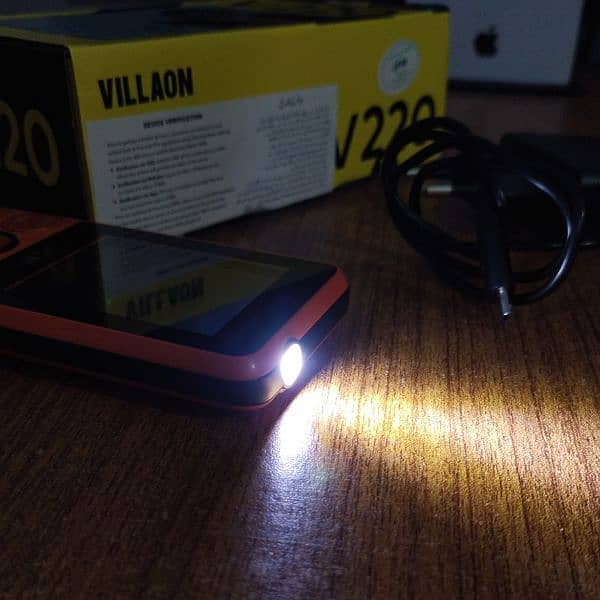 Villlaon V220 with box charger 8