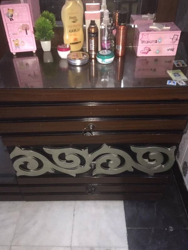 dressing table forsale good condition 2