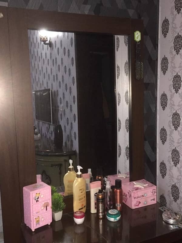 dressing table forsale good condition 3