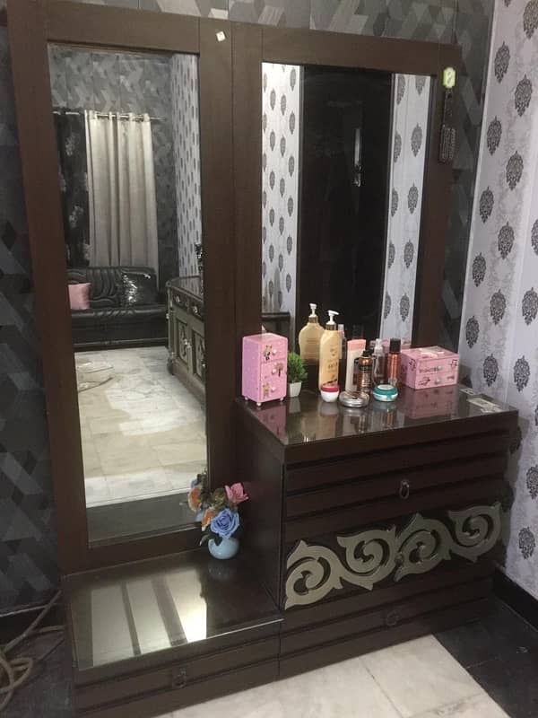 dressing table forsale good condition 4