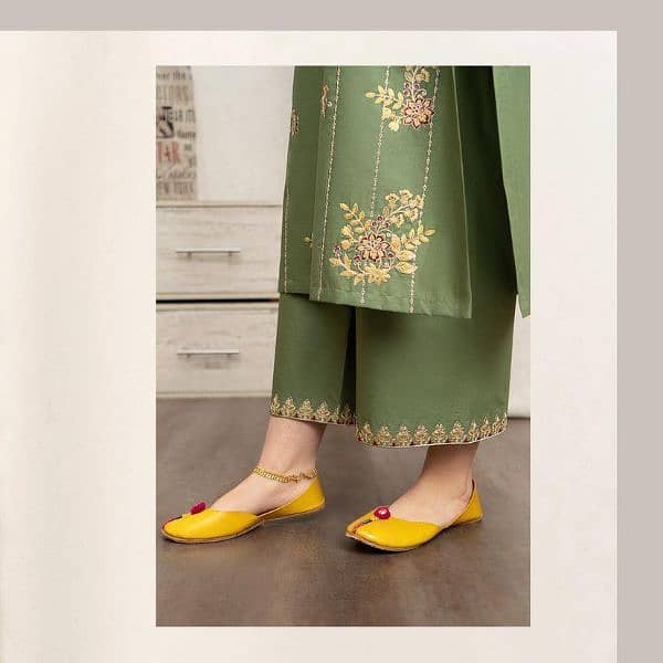 3 Pcs Women's unstitched Embroidered Suit in lawn 1