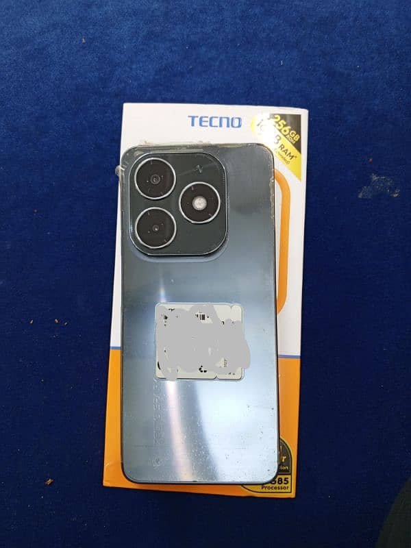 Tecno Spark 20 8+8/256 with box and original charger 1