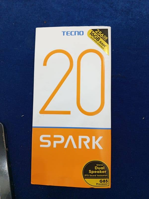 Tecno Spark 20 8+8/256 with box and original charger 4