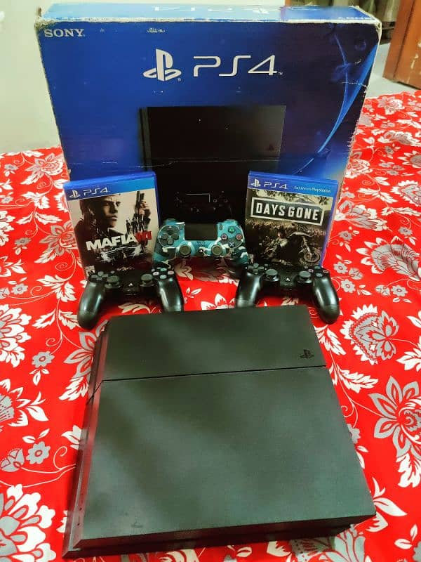 PS4 With 3 Controllers & 6 Games 1