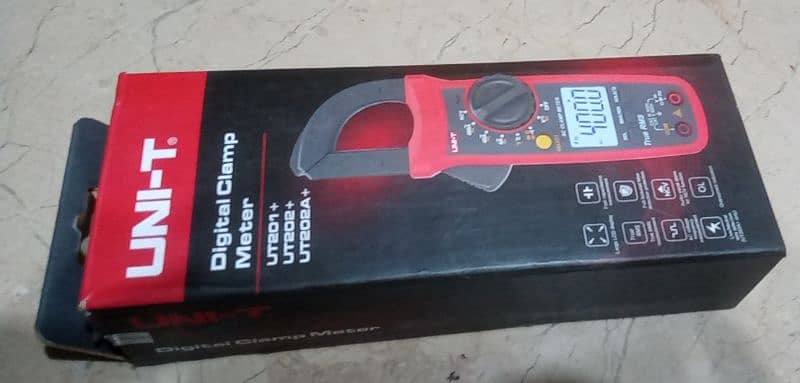 Uni-t Digital Clamp Meter Just Like New Only 1, 2 Time Used 0