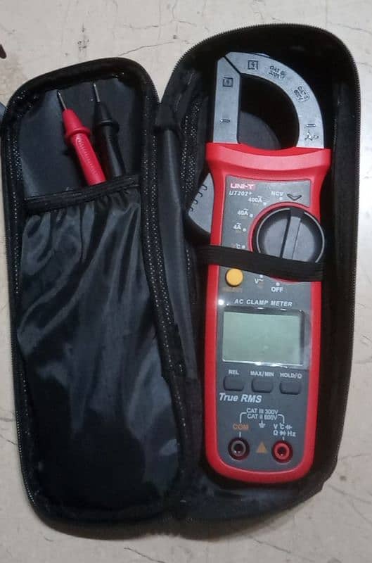 Uni-t Digital Clamp Meter Just Like New Only 1, 2 Time Used 3